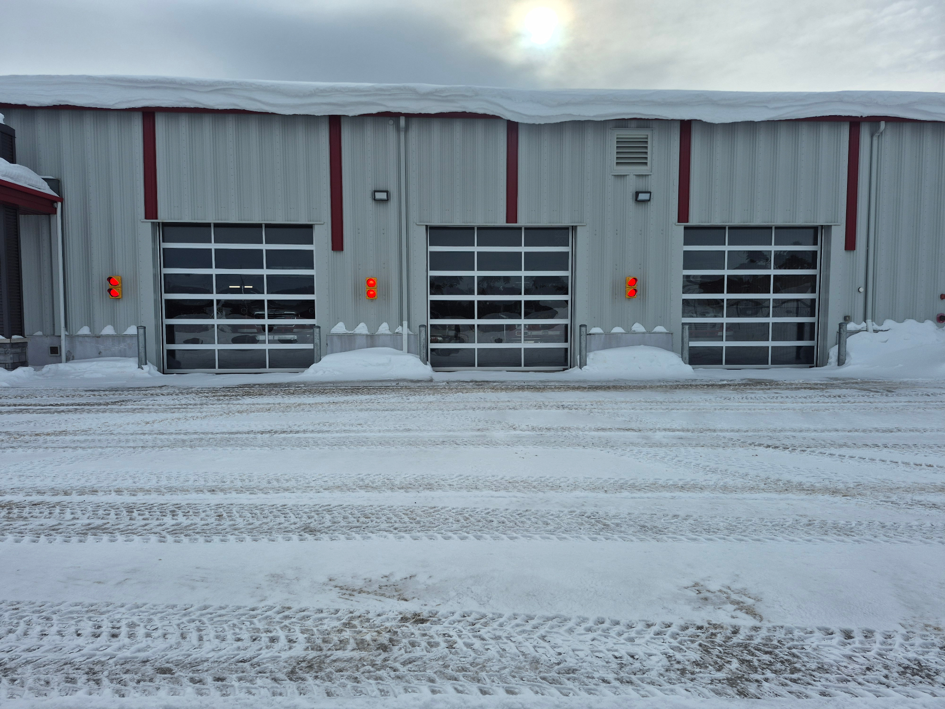 Caserne incendie avec lumières de trafic